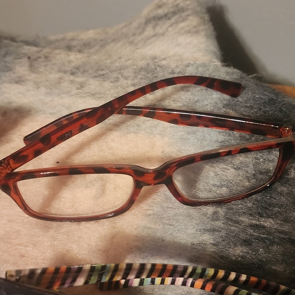 Bundle of reading glasses - Picture 5 of 9